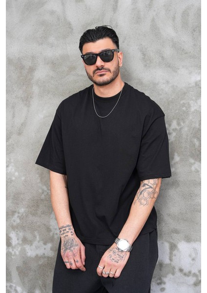 Unisex Pamuk Kaliteli Oversize Siyah Tişört – Şık Rahat Günlük Kombin modelleri