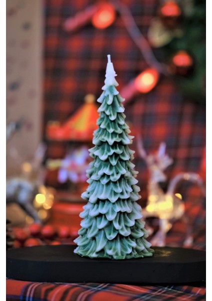 Yılbaşı Temalı Orta Boy Çam Ağacı Mum, Yeşil Renkli, Sıcak ve Şenlikli Atmosfer