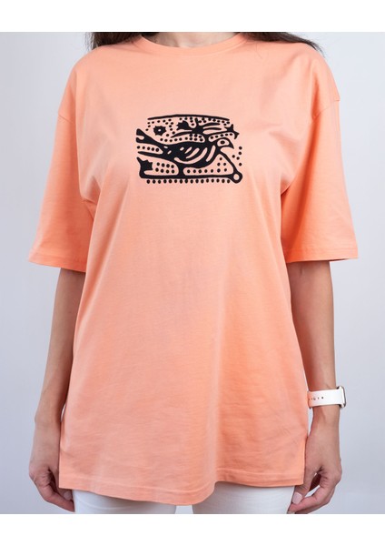 Keklik Desenli Oversize Taş Baskı Tişört (Yavruağzı) – %100 Ege Pamuğu fiyatları