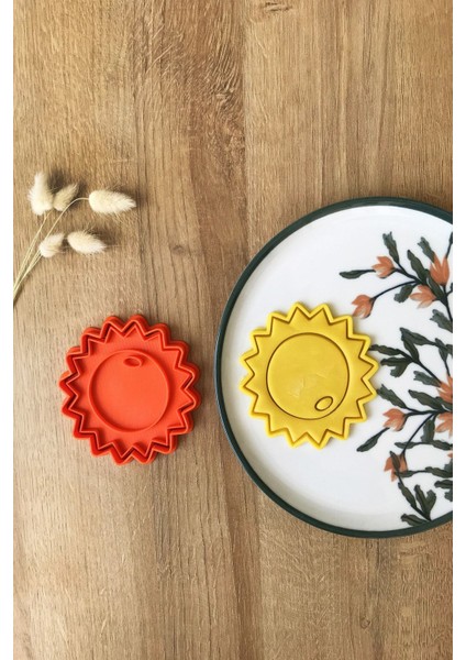 Turuncu Güneş Temalı Kurabiye Kalıbı, Eğlenceli ve Şık Pişirme Aksesuarı fırsatları