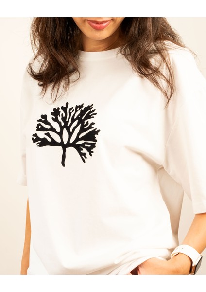 Hayat Ağacı Desenli Oversize Taş Baskı Tişört – %100 Ege Pamuğu modelleri