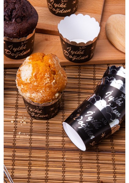 Yaldızlı Siyah 12'li Kek Kalıbı, 6.5x5 Cm, Dayanıklı ve Şık Mutfak Gereci fırsatları