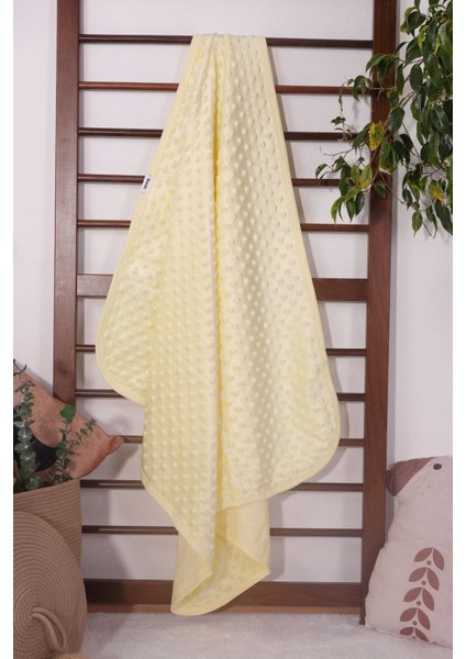 Renkli ve Yumuşak Bebek Battaniyesi, Sıcak ve Konforlu Kullanım Sağlar.