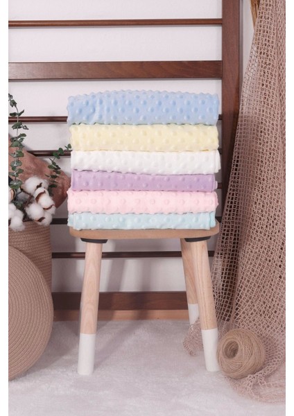 Renkli ve Yumuşak Bebek Battaniyesi, Sıcak ve Konforlu Kullanım Sağlar.