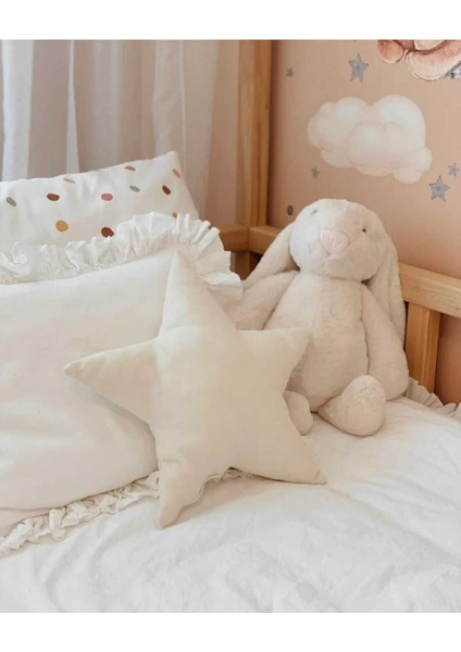 Yumuşak ve Şık Peluş Bebek Yastığı, Bej Tonlarında Dekoratif Rahatlık Sağlar