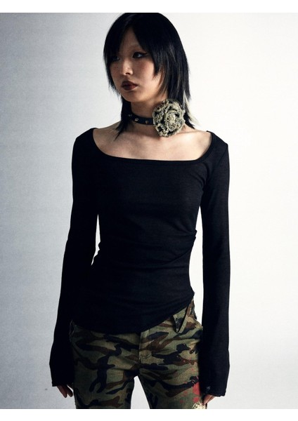 Siyah Slayer Horn Kırmızı Sırt Desenli Uzun Kollu Bluz fiyatları