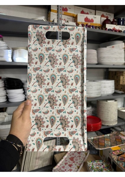 Desenli ve Kulplu Kahverengi Melamin Tepsi, Şık ve Kullanışlı Mutfak Aksesuarı