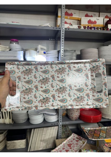 Desenli ve Kulplu Kahverengi Melamin Tepsi, Şık ve Kullanışlı Mutfak Aksesuarı fiyatları