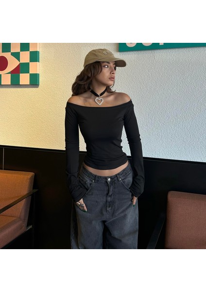 Siyah Madonna Yaka Uzun Kollu Crop Bluz fiyatları