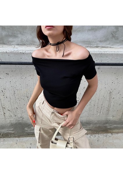 Siyah Madonna Yaka Kısa Kollu Crop Bluz indirimleri