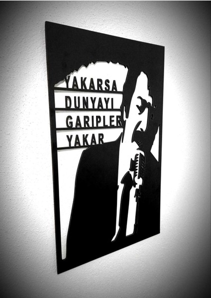 Siyah Ahşap Tablo Müslüm Gürses Yakarsa Dünyayı Yakar Dekorasyon