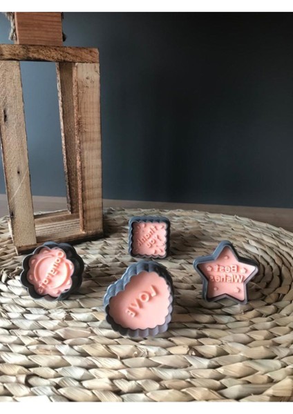 4'lü Yılbaşı Figürlü ve Yazı Şekilli Kurabiye Kalıbı fiyatları