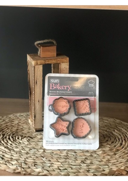 4'lü Yılbaşı Figürlü ve Yazı Şekilli Kurabiye Kalıbı modelleri