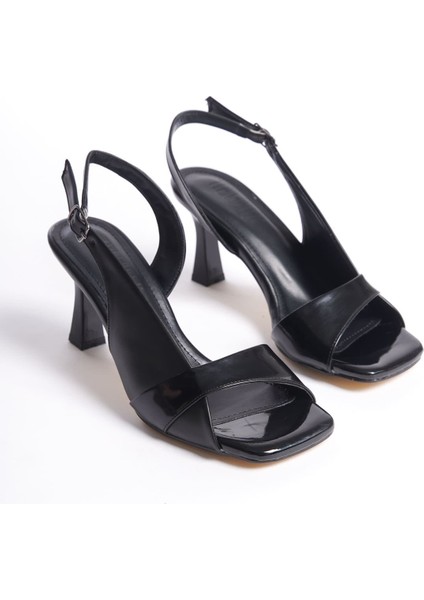Klein Kadın Siyah Rugan Detaylı Topuklu Sandalet fiyatları