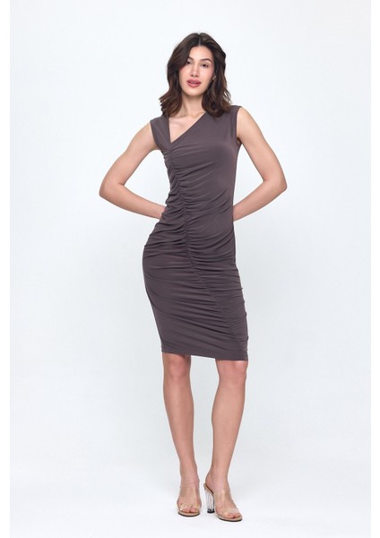 Gri Önde Büzgü Tasarım Yaka Detaylı Elbise Gündüz-Gece Şıklığı 25L8024 modelleri