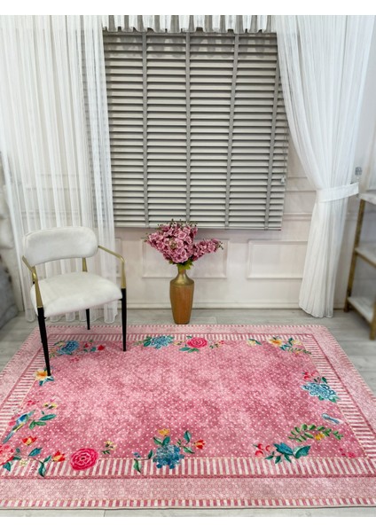 Pembe Renkli Zemin Gül Desenli Kaydırmaz Halı