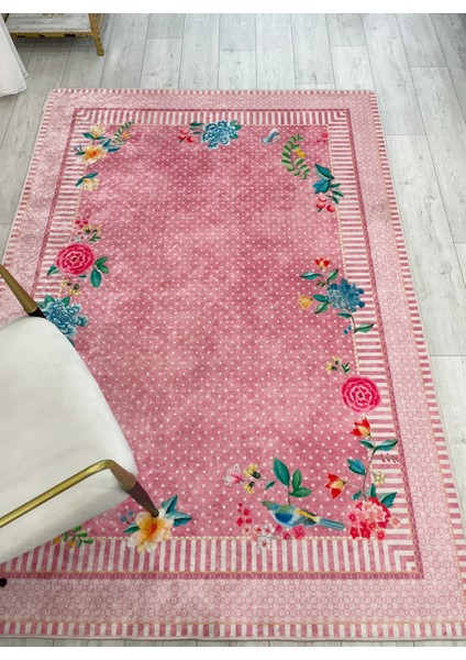 Pembe Renkli Zemin Gül Desenli Kaydırmaz Halı modelleri