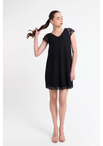 Lacivert Yaka Detaylı Güpür Işlemeli Dantel Elbise Gündüz - Gece Şıklığı 20L6805