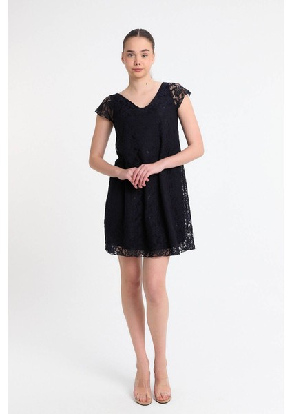 Lacivert Yaka Detaylı Güpür Işlemeli Dantel Elbise Gündüz - Gece Şıklığı 20L6805 modelleri