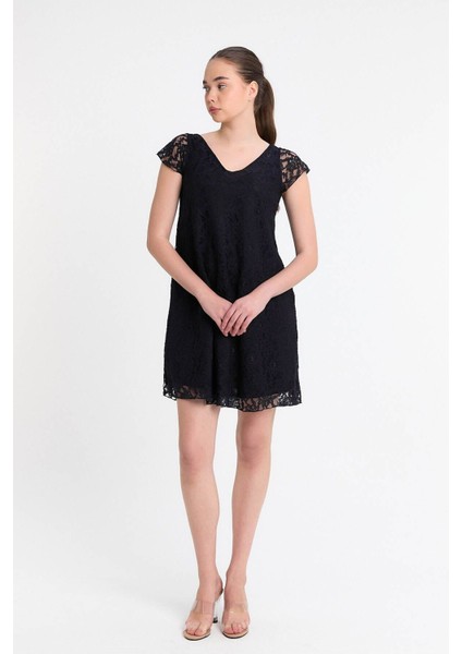 Lacivert Yaka Detaylı Güpür Işlemeli Dantel Elbise Gündüz - Gece Şıklığı 20L6805