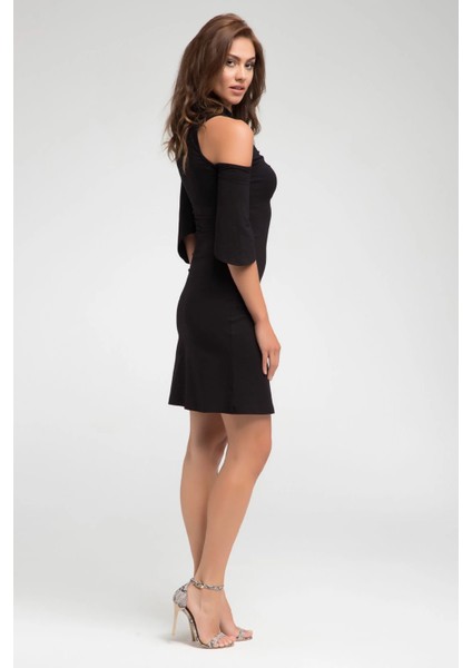 Siyah Omuz Dekolteli Yakada Büzgü Detaylı Elbise Gündüz Gece Şıklığı 24L7541 modelleri