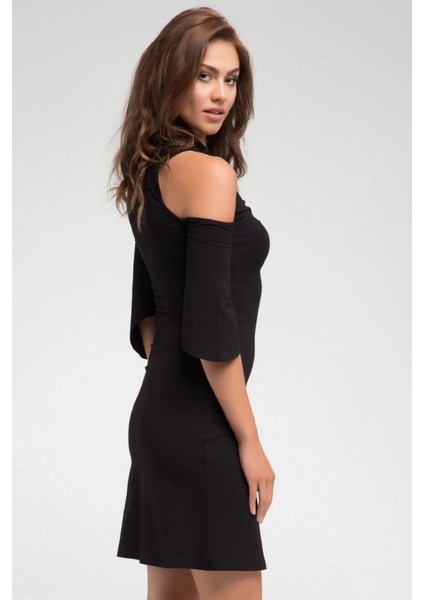 Siyah Omuz Dekolteli Yakada Büzgü Detaylı Elbise Gündüz Gece Şıklığı 24L7541 indirimleri