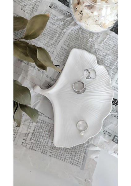 Yaprak Tasarımlı Şık Dekoratif Tabak, Modern ve Zarif Ev Dekorasyonu Için Ideal. indirimleri