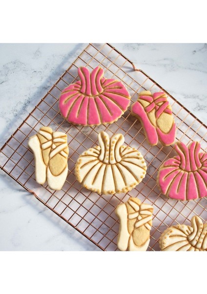 Balerin Elbisesi ve Ayakkabısı, Kurabiye ve Şeker Hamuru Kalıbı Seti fiyatları