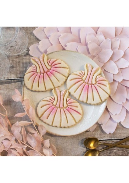 Balerin Elbisesi ve Ayakkabısı, Kurabiye ve Şeker Hamuru Kalıbı Seti indirimleri