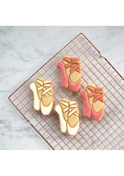 Balerin Elbisesi ve Ayakkabısı, Kurabiye ve Şeker Hamuru Kalıbı Seti