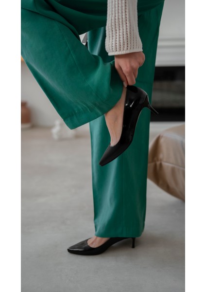 Nell Siyah Rugan Stiletto fırsatları