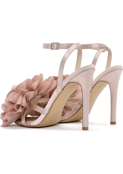 Kadın Bej Bilekten Bantlı Aksesuar Detaylı Ince Topuklu Sandalet 24SFE45256F