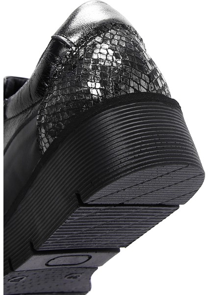 Kadın Siyah Bağcıklı Fermuar Detaylı Sneaker 24WFD370714