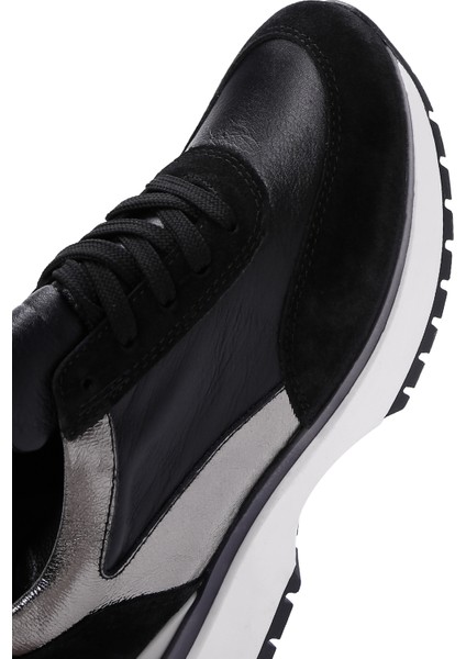 Kadın Siyah Bağcıklı Sneaker 24WFD370414