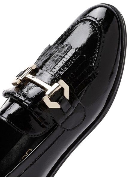 Kadın Siyah Toka Detaylı Rugan Deri Maskülen Loafer 24WFD200616