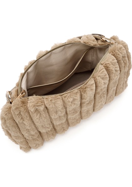 Kadın Bej Aksesuar Detaylı Peluş Omuz Çantası 24WBD2668PH
