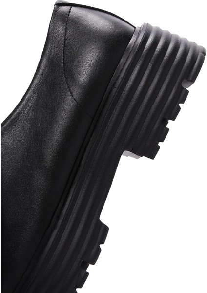 Kadın Siyah Bağcıklı Deri Maskülen Ayakkabı 24WFD290318