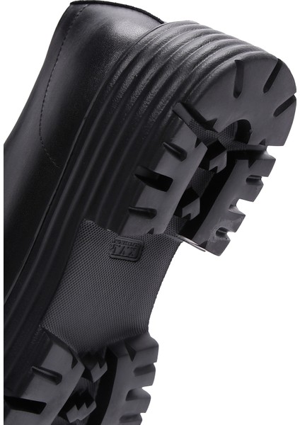 Kadın Siyah Bağcıklı Deri Maskülen Ayakkabı 24WFD290318