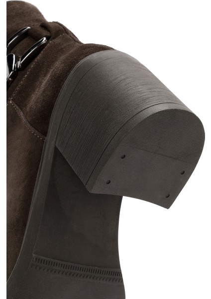 Kadın Kahverengi Topuklu Fermuarlı Süet Deri Bot 24WFD211010