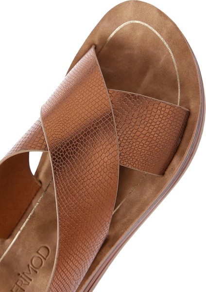 Kadın Bronz Kalın Tabanlı Metalik Sandalet 25SFE461432