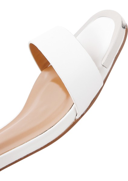 Kadın Beyaz Bilekten Bantlı Kısa Kalın Topuklu Sandalet 25SFE461918