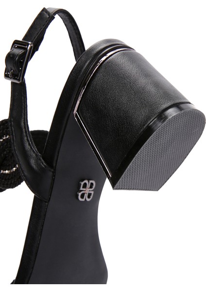 Kadın Siyah Örgülü Kalın Kısa Topuklu Sandalet 25SFD440714