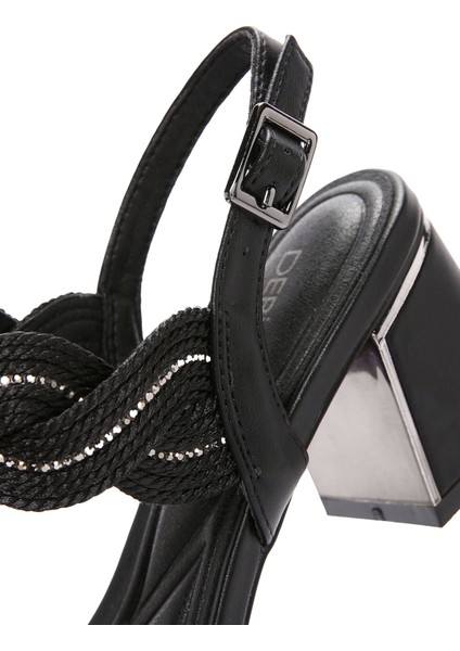 Kadın Siyah Örgülü Kalın Kısa Topuklu Sandalet 25SFD440714