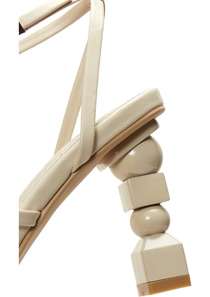 Kadın Bej Bilekten Bağlamalı Yüksek Kalın Topuklu Sandalet 25SFE450518