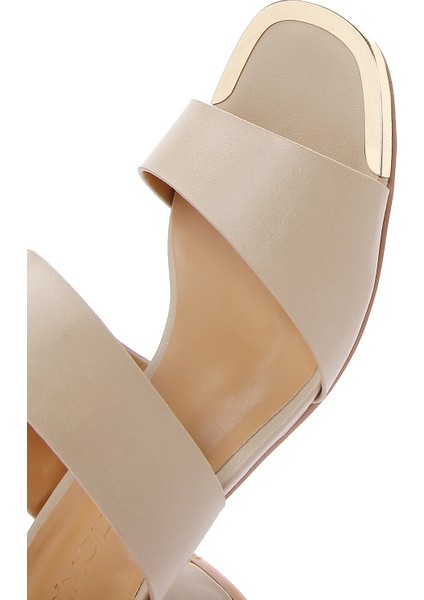 Kadın Bej Kısa Kalın Topuklu Terlik 25SFE460818