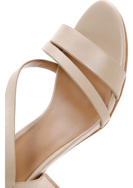 Kadın Bej Bilekten Bantlı Kalın Topuklu Sandalet 25SFE462118