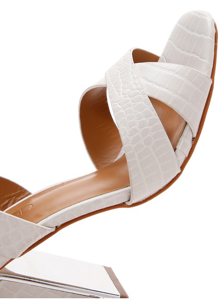 Kadın Beyaz Bilekten Bantlı Kalın Topuklu Kroko Sandalet 25SFE4623E3