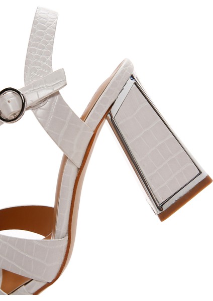 Kadın Beyaz Bilekten Bantlı Kalın Topuklu Kroko Sandalet 25SFE4623E3