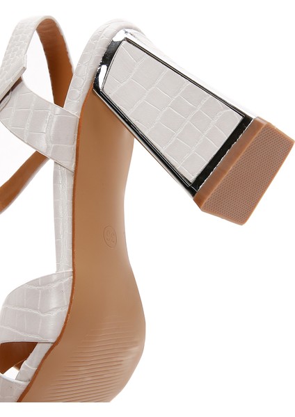 Kadın Beyaz Bilekten Bantlı Kalın Topuklu Kroko Sandalet 25SFE4623E3