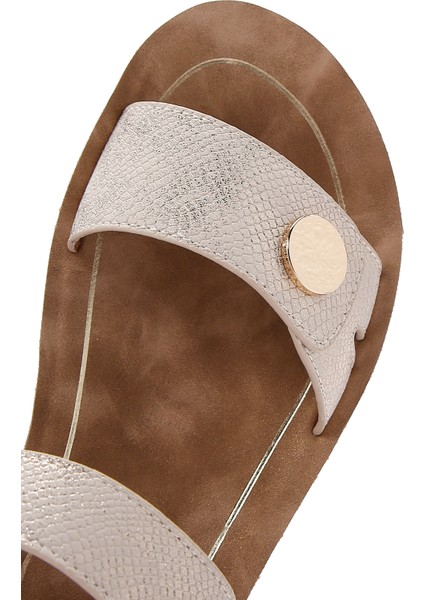 Kadın Altın Bilekten Bantlı Kalın Tabanlı Metalik Sandalet 25SFE461832